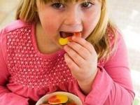 Copiii care consuma dulciuri in exces, vor fi mai violenti la maturitate